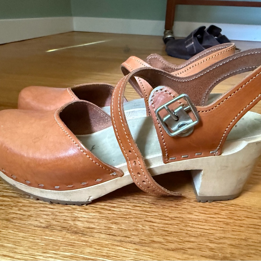 Elegant Tan Leather Clogs with Strap Detail